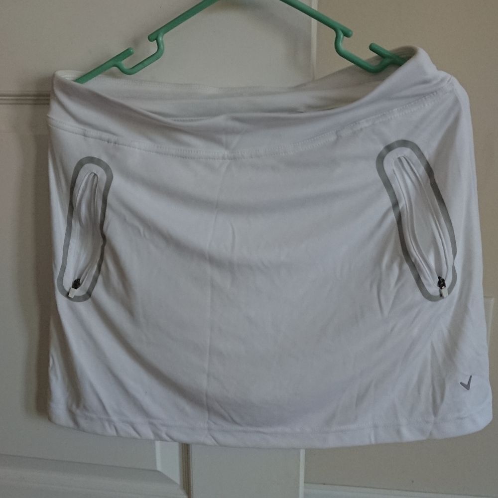 white Callaway OPTi dry golf skort size M